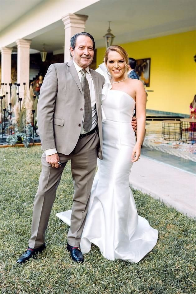 La novia con su papá Sergio Meade Suárez Roces