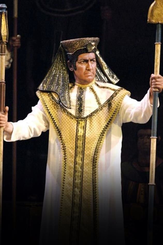 Rosendo Flores, como Ramfis, en 'Aída', de Verdi.