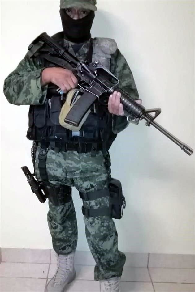 El Secretario de Seguridad Pública y Vialidad, el militar retirado Francisco Leónides Cruz, también fue Sargento de Fuerzas Especiales.