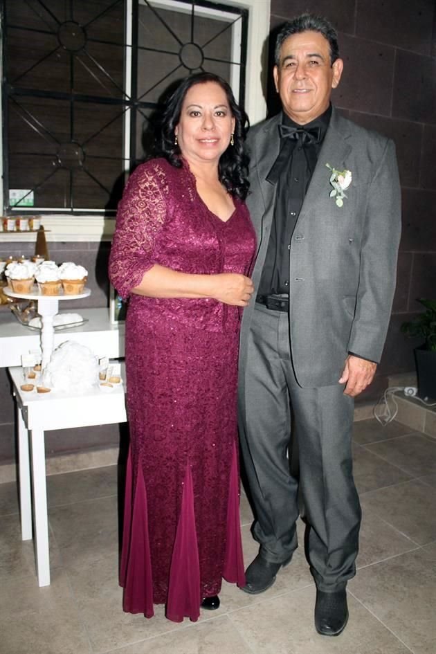 Martha Delia Montoya Escobedo y Jesús Samuel Mena Estrada