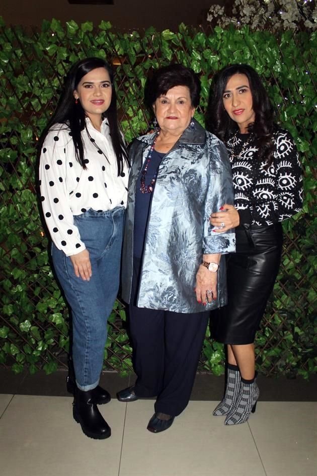 Mónica Villarreal Gloria, Josefa Gloria de Villarreal y Diana Villarreal Gloria
