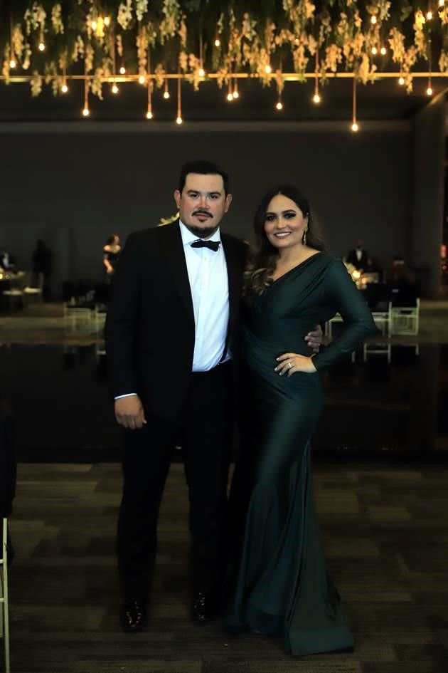 Rogelio Davila y Daniela Santiago