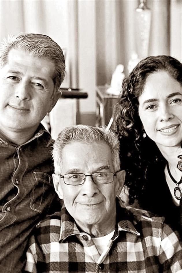 2019 Ernesto Uresti con sus hijos Ernesto Uresti Villarreal y Titi Uresti de Cantú