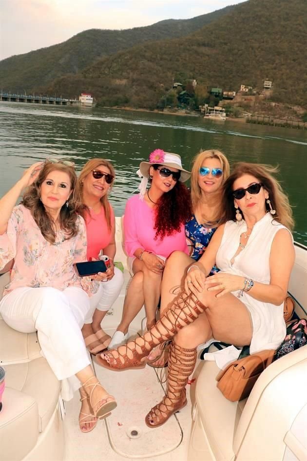 Adriana Cantu, Rosy Posadas  ,Esperanza Guandique, Dina Treviño y Mely Resendez,