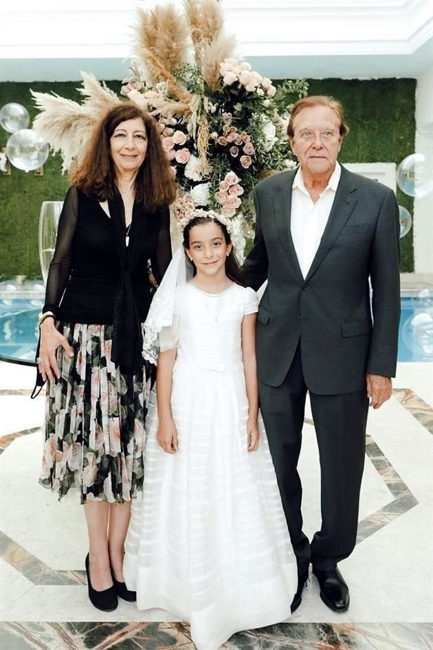 Con sus abuelitos maternos, Balbina Fernández de Ruiz y Alejandro Ruiz