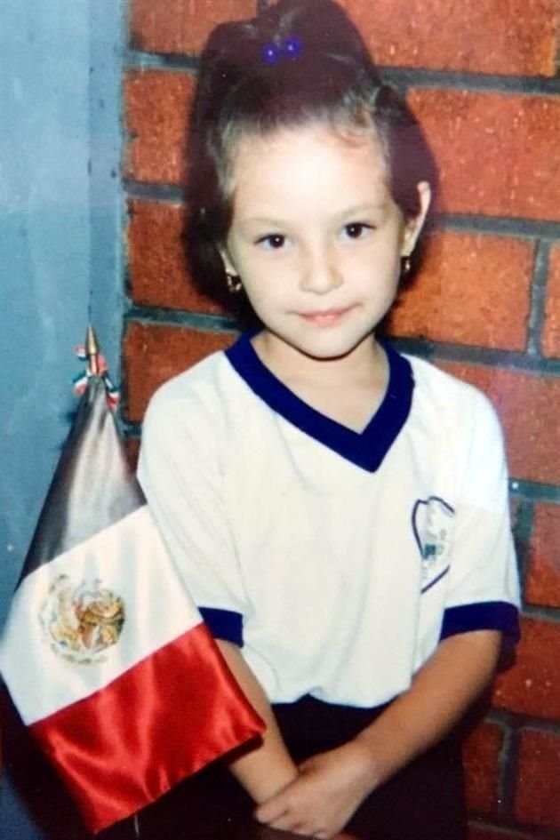 Thalia Cavazos a los 8 años, en 1996