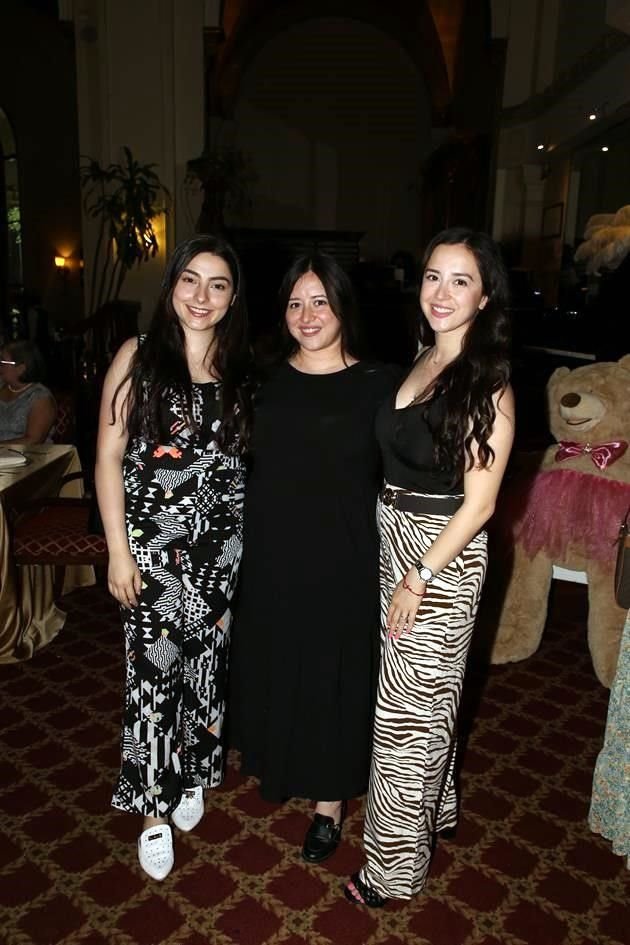 Ana Díaz, Gaby Flores y Daniela Flores