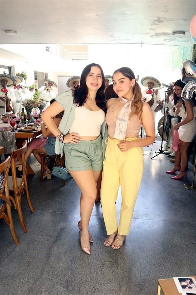 Ximena Flores y Vanessa Ramírez