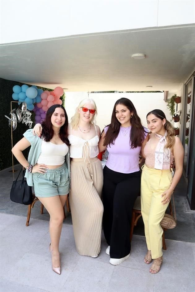 Ximena Flores, Joanna Flores, Sofía Castro y Vanessa Ramírez