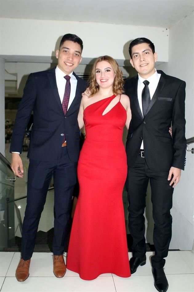 Emmanuel Salinas, Blanca González y Kevin Saucedo