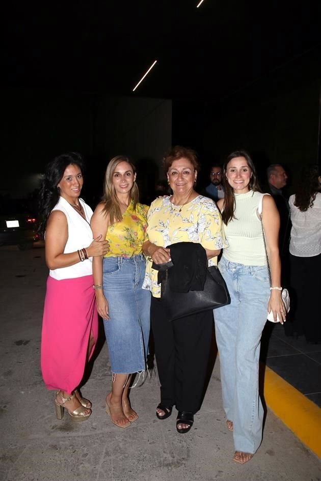 Gabriela Garza, Sandra Garza, Nancy García de Garza y Nayeli Garza