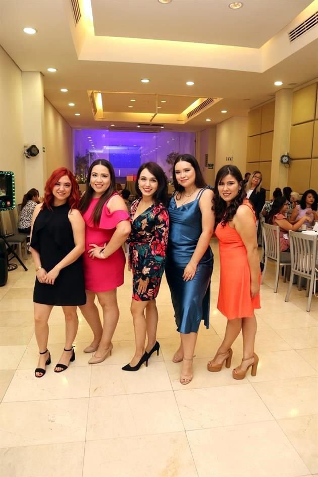 Debany Flores, Erika Torres, Alejandra Salinas, Paola Pedraza y Karen Vázquez