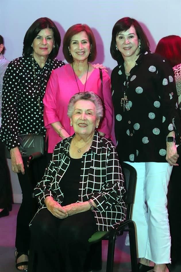 María Elena Castellanos de Acosta, María Teresa Rocha de Ruiz, Silvia Muguerza y Blanca Laura 'Kahua' Uribe de Rocha