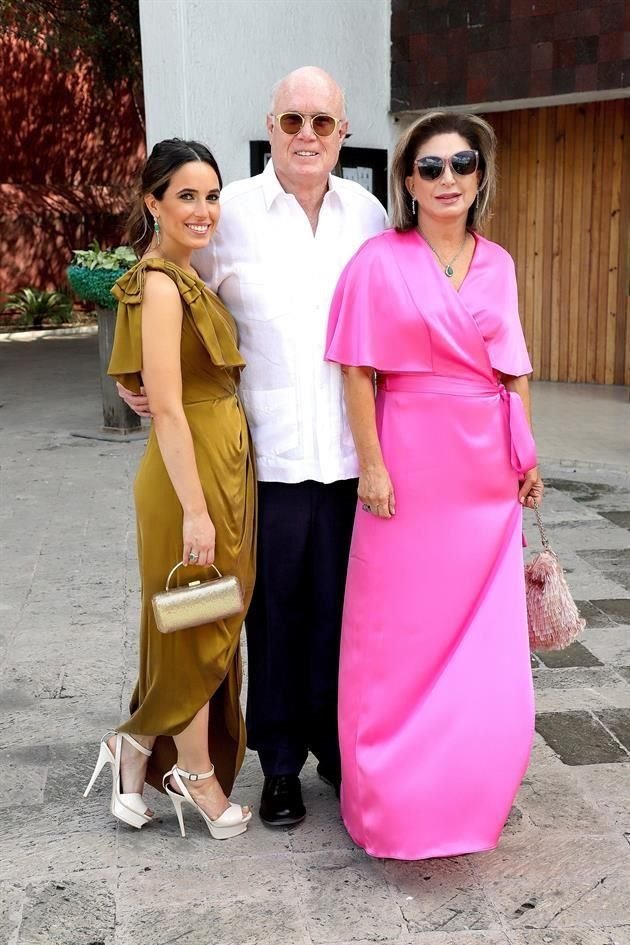 Nicole Toussaint, Xavier Toussaint y Norma Nasta de Toussaint