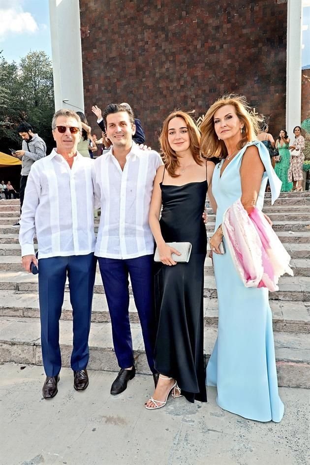 Adrián Canavati, Adrián Canavati Santos, Bárbara Richardson y Mónica Santos de Canavati