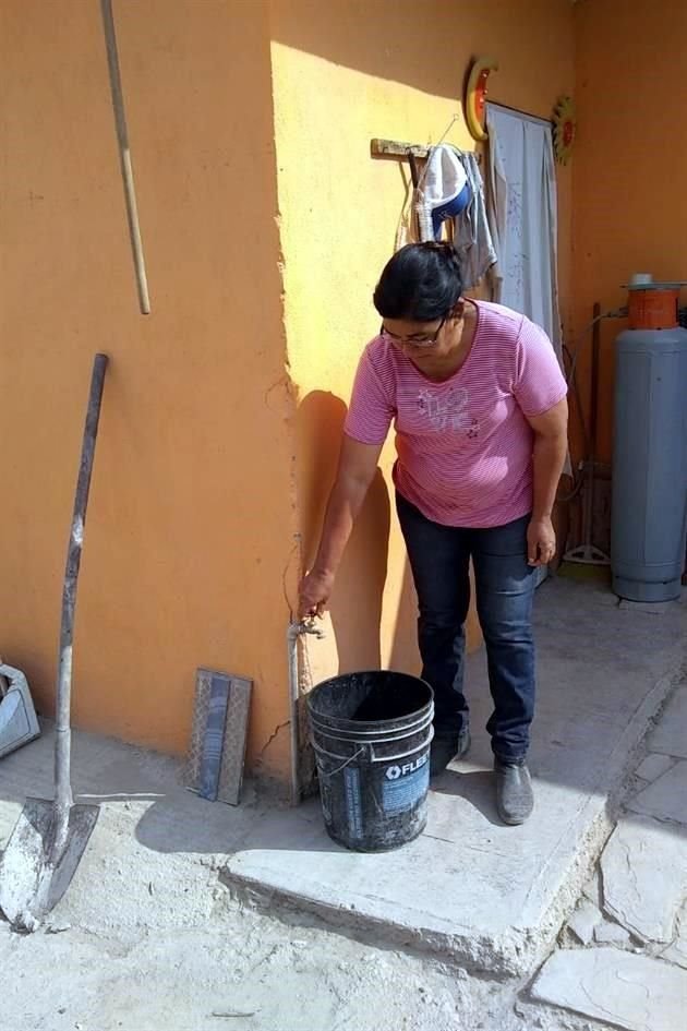 Los habitantes del Ejido Los Cuartos, igual que en otras cinco comunidades, no tienen agua potable desde hace una semana.