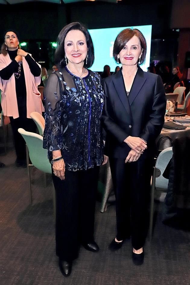 Margarita Gámez de Zambrano y María Teresa Rodríguez de Cavazos