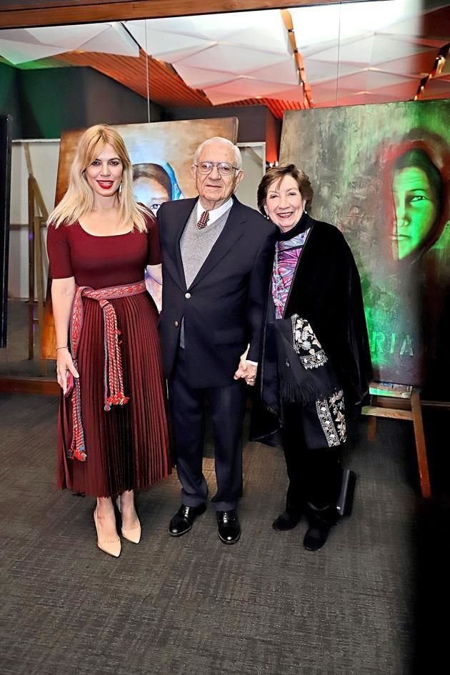 Regina Llaguno, Juan Llaguno y Mina Rivera de Llaguno