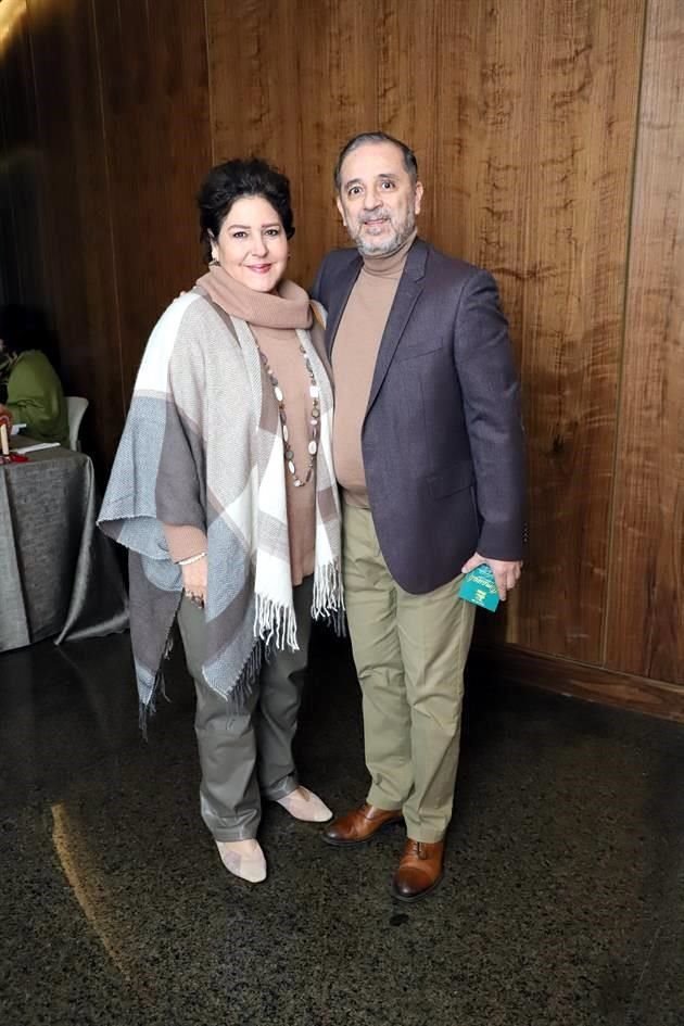 Lucia Treviño de Gonzalez y Héctor Guillermo González