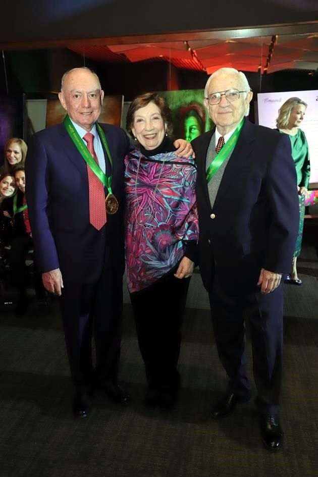 Manuel Muñoz, Mina Rivera de Llaguno y Juan Llaguno