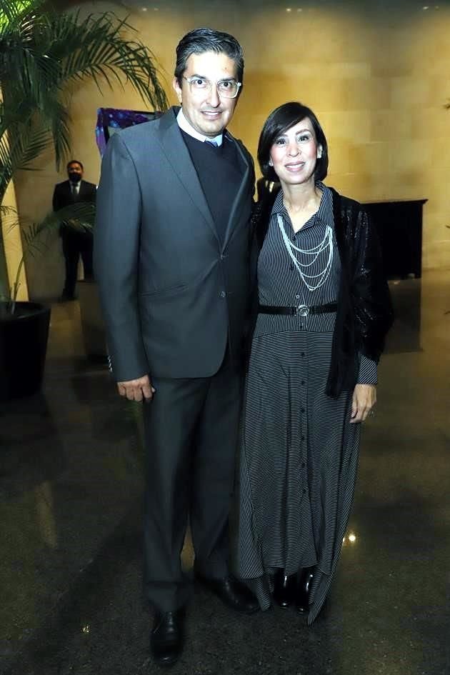 Daniel Martínez y Gaby Elizondo de Martínez