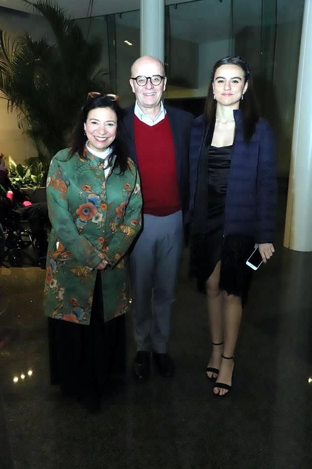 Rosario Álvarez, Enrique Cordova e Isabella Cordova