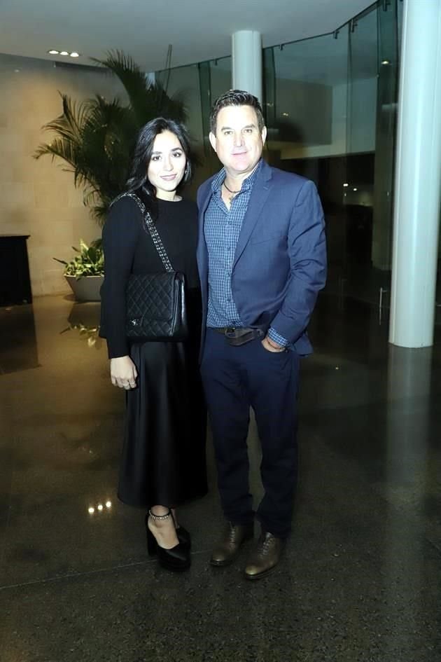 Lily Segovia de Martínez y Guillermo Martínez