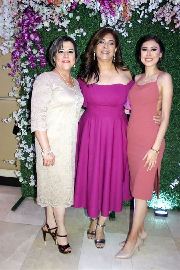 Griselda Bustillos, Cristina Walle de Oviedo y Alejandra Oviedo