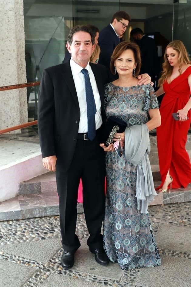 José Pablo Garza y Gaby Tere de Garza