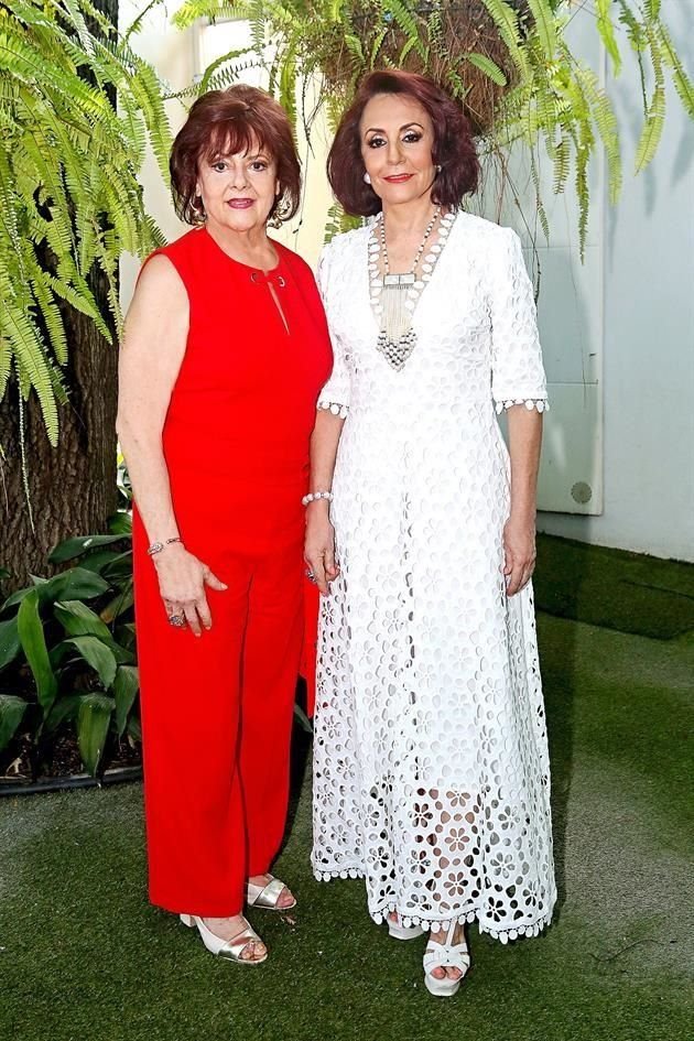 Lydia Lagüera de Balandra y Amalia Lozano de Maiz