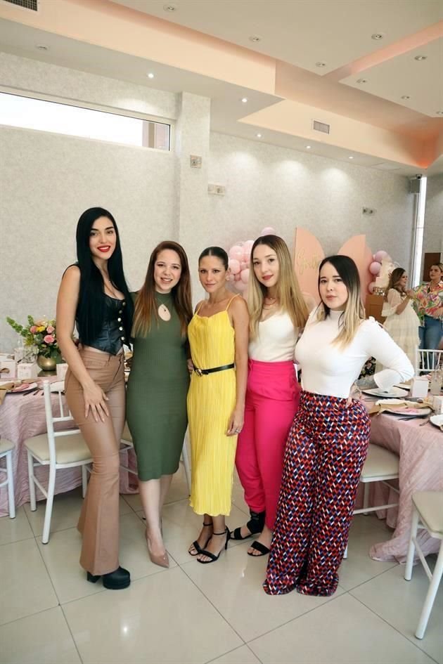 Abril Peña, Claudia Chapa, Lily Garza, Yuli Valdez y Danaly Madrid