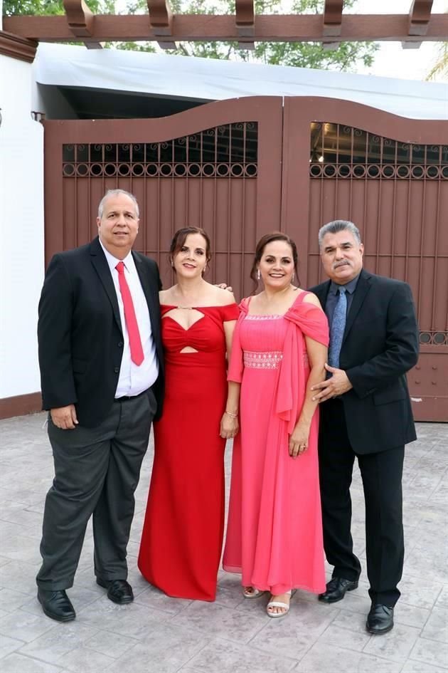 Héctor González, Irma Cruz, Cristina Cruz y Héctor Cavazos