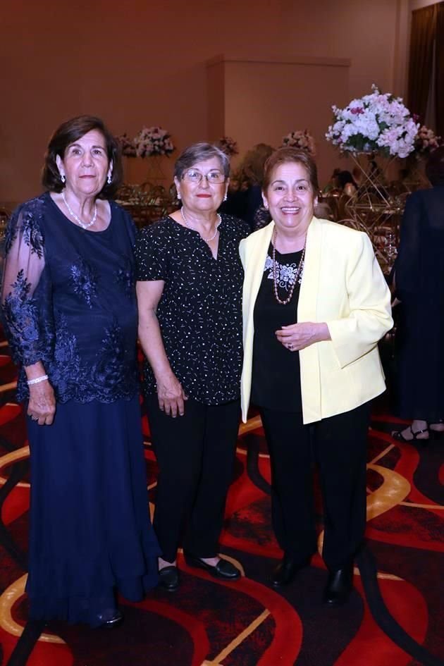 Hilda Treviño, Graciela López y Andrea Esquivel de Medellín