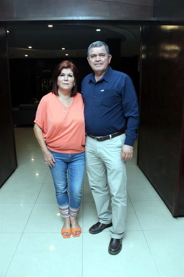 Lorena Castillo de Farías y Mario Farías