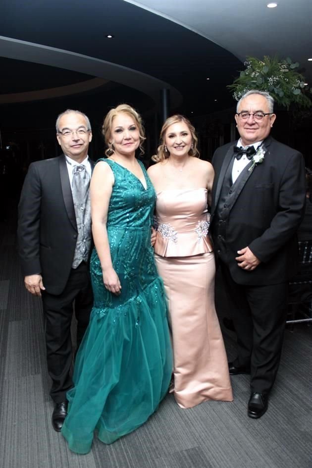 PAPÁS DE LOS NOVIOS Jesús Salinas, Diana Sauceda, Rolando Arredondo y Blanca Ortega de Arredondo