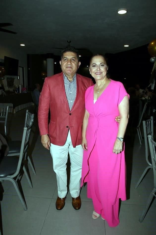 Héctor Martínez Vivas y Gloria García