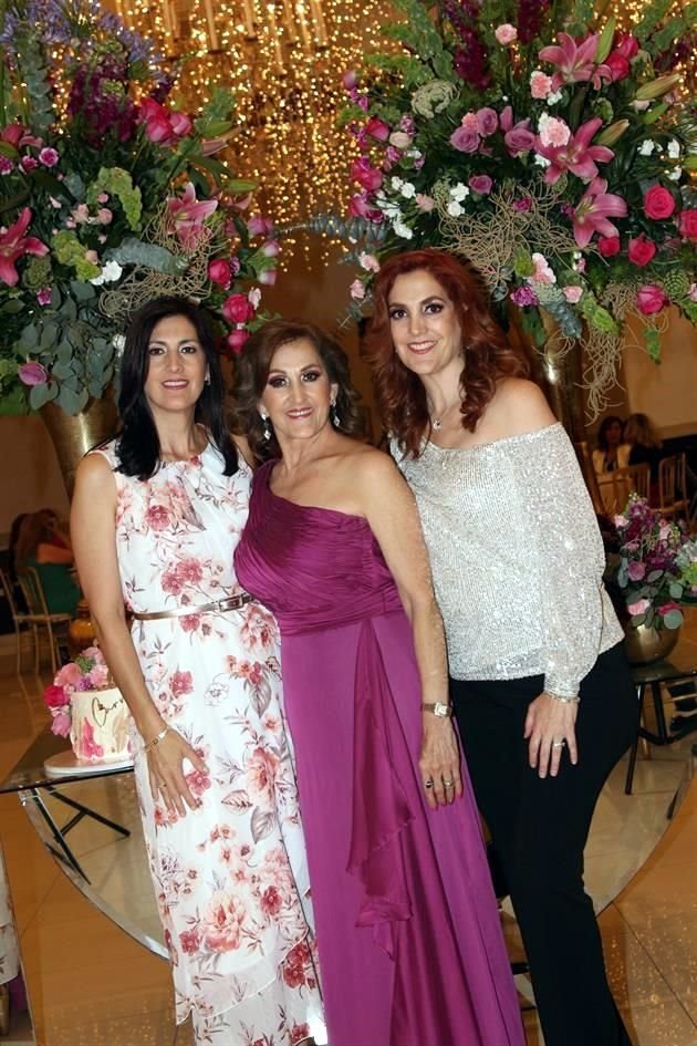 Rocío Flores de Salinas, Carmen Elizondo de Flores y Cristy Flores de Martínez
