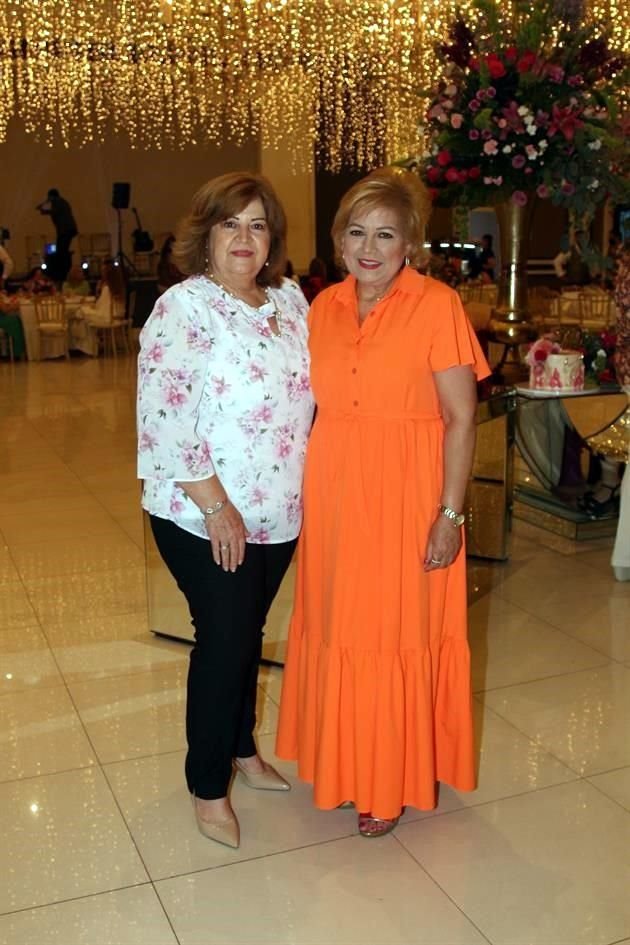 Blanca Guajardo de Elizondo y Lydia González de Elizondo