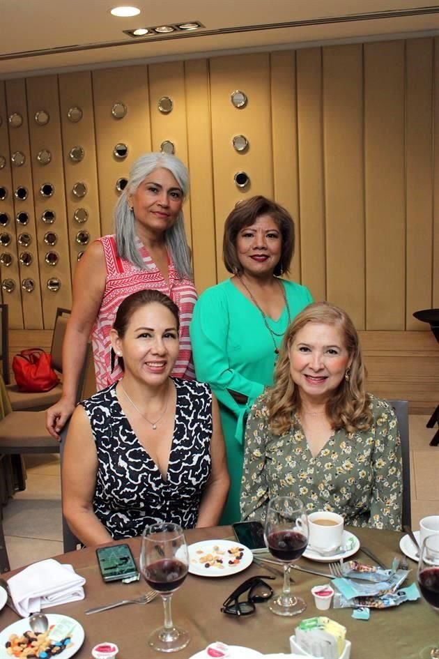 Laura García, Rosy Castillo, Andrea Delgado y Eva Flores