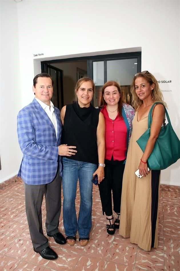 Mauricio Zambrano, Biby Paredes de Zambrano, Cecilia Zambrano y Ana Fernanda Cárdenas
