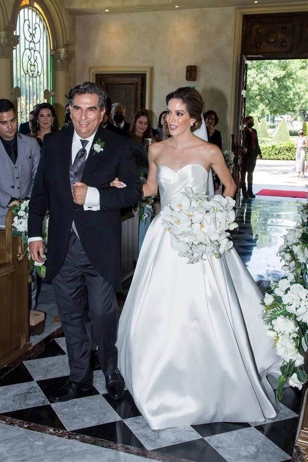 La novia con su papá Jorge Lozano Garza