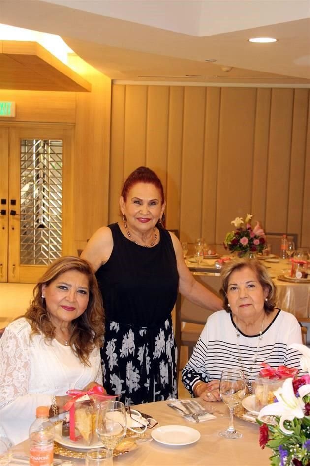 Martha Mendoza, María Antonieta Rodríguez y Cristina Cordero
