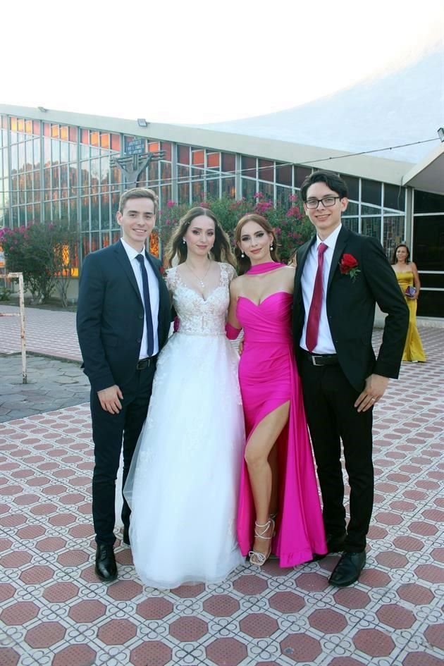 Miguel González, Michelle González, Marcela González y Mauricio González