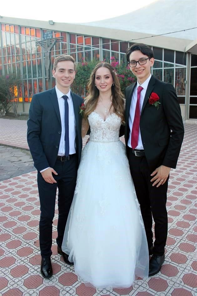 Miguel González, Michelle González y Mauricio González