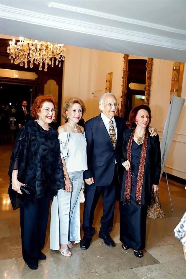 Emma Molina, Yolanda Santos, Rogelio Sada y Cecilia Pérez Madero de Sada