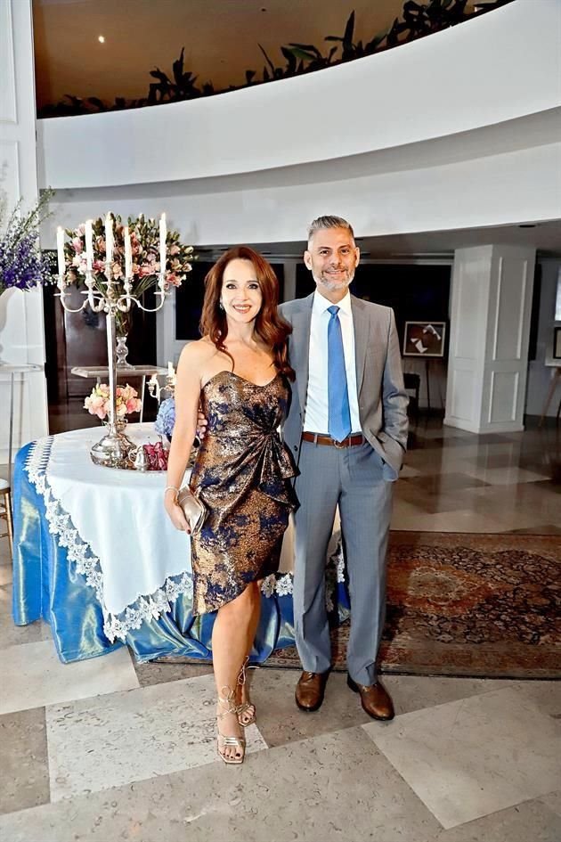 Gabriela Elizondo de García y Federico García Iza