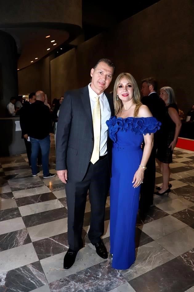 Mario Cantú y Katia Garza de Cantú