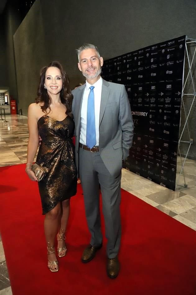 Gabriela Elizondo de García y Federico García Iza