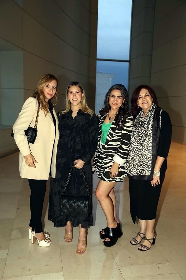 Martha González de Escarcega, Priscila Elizondo de Escarcega, Mayela Escarcega y Mirna Escarcega