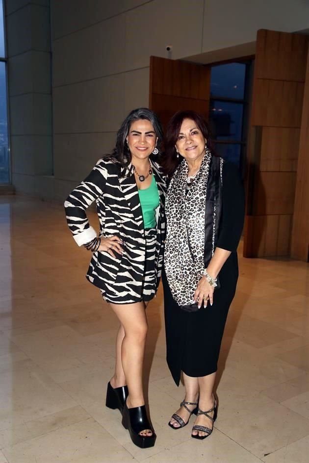 Mayela Escarcega y Mirna Escarcega